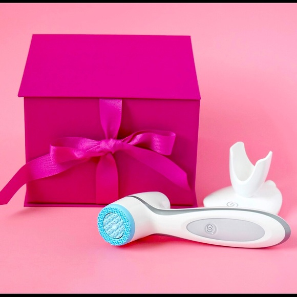 Ageloc Lumispa/ Normal to Combo skin/Beauty device and Cleanser
